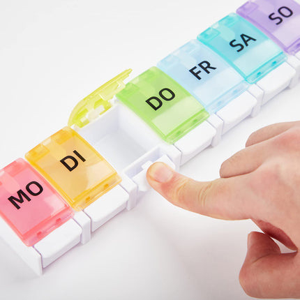 GeekerChip 7-day pill box, 7-day pill box, easy to open, convenient and comfortable (German version)
