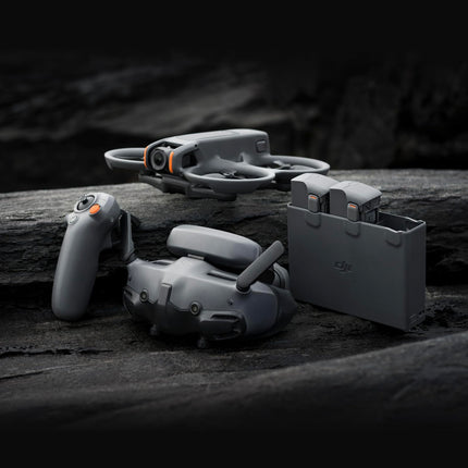 DJI Avata 2 Fly More Combo (3 batteries), FPV drone with 4K camera, 69 minutes max. flight time, acrobatics at the touch of a button, camera drone with Goggles 3 and RC Motion 3, with propeller guards