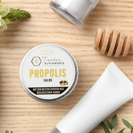 Propolis ointment with beeswax, olive oil, propolis tincture, and shea butter. Ointment (40g) made with Tyrolean Alpine honey in the Tyrolean mountains.