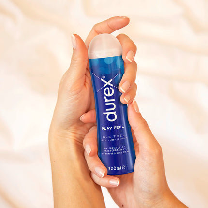 Durex Play Feel Lubricant - pH-friendly water-based lubricant for women, condom-compatible, suitable for vaginal or solo sex 200ml (2 x 100ml)