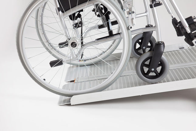The Ramp People Wheelchair Ramp/Foldable Wheelchair Ramp made of aluminum 61cm - 244cm (61cm long x 71.5cm wide)