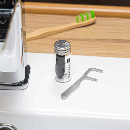 GEORDINARY Stainless Steel Dental Floss Holder - Environmentally friendly, plastic-free holder for dental floss - 100% stainless steel dental floss stick, sustainable and BPA-free