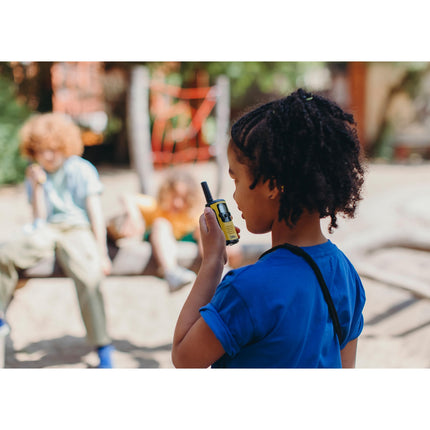 National Geographic Walkie-Talkie Set of 2, compact radios with a very long range of up to 6 km, hands-free function and integrated flashlight, black and yellow, 9111450