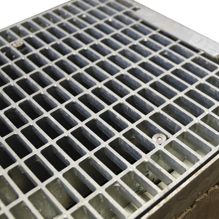 HYDROTEC professional yard gully yard drain 300x300 W125 panel with galvanized grid