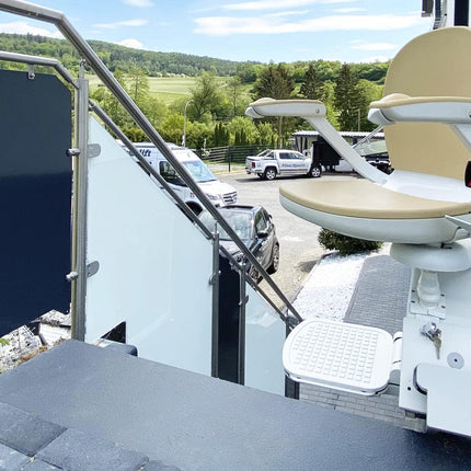A straight stairlift from Pflanz-Homelift for outdoor use, up to 5 meters long
