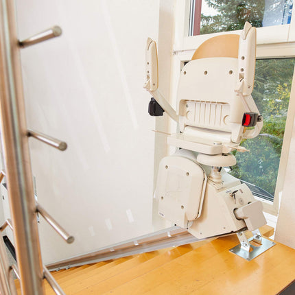 straight stairlift up to 5m length - seen from below on the left - for indoor use - plant-based homelift