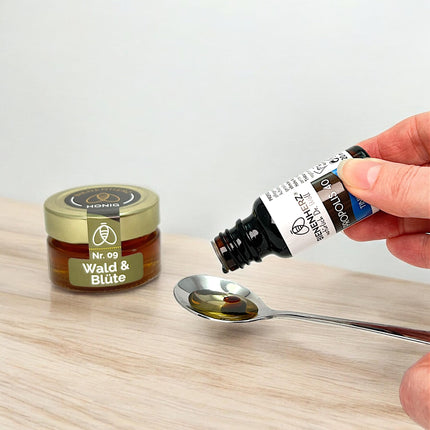 Dr. Wöll® Propolis Tincture 40% - 20 ml | Pipette | 100% natural | Concentrate | Only 1-3 drops per application | Tested for harmful substances | From beekeeper Dr. Wöll. Size: 20 ml.
