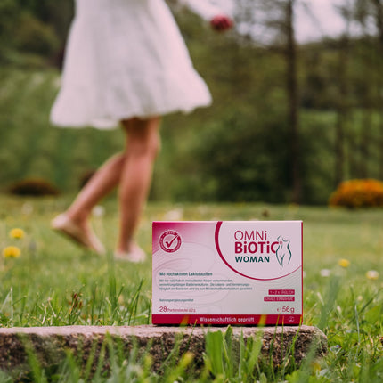 OMNi BiOTiC WOMAN, 28 servings, 4 bacterial strains, 10 billion germs per daily dose, Powder, Vegan, Gluten-free, Lactose-free, For daily use, Simply drink