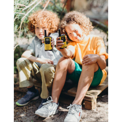National Geographic Walkie-Talkie Set of 2, compact radios with a very long range of up to 6 km, hands-free function and integrated flashlight, black and yellow, 9111450