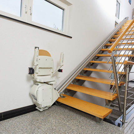 straight stairlift up to 5m length - seen from below on the left - for indoor use - plant-based homelift