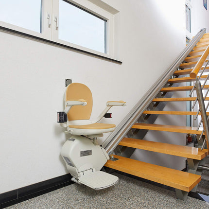 straight stairlift up to 5m length - seen from below on the left - for indoor use - plant-based homelift
