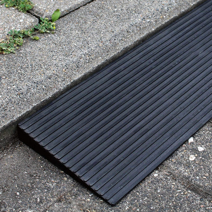 Wiltec door threshold ramp 900x150x25 mm for wheelchair &amp; rollator, black, wheelchair ramp made of solid rubber, non-slip surface, curb ramp can be shortened